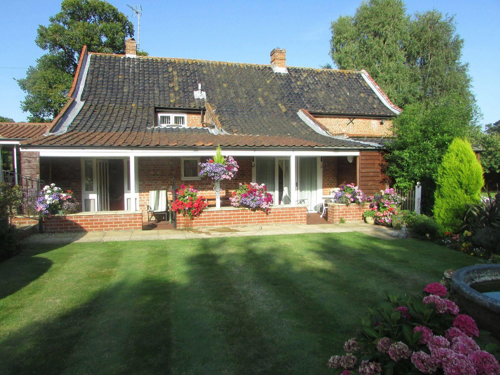 Decoy Barn Fritton Bed & Breakfast Exterior photo